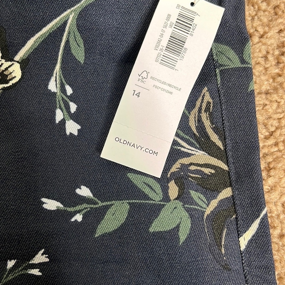 Navy Floral Mid-Ride Pixie Pants - Picture 8 of 9